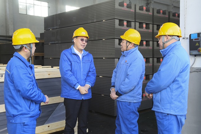 黨委書記、董事長黃小寧春節(jié)前到生產(chǎn)一線慰問